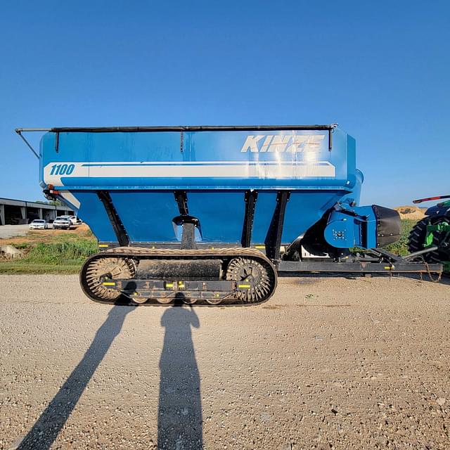 Image of Kinze 1100 equipment image 1