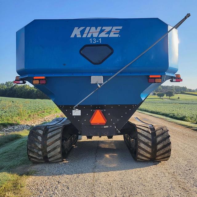 Image of Kinze 1100 equipment image 2