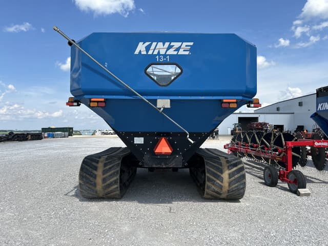 Image of Kinze 1100 equipment image 3