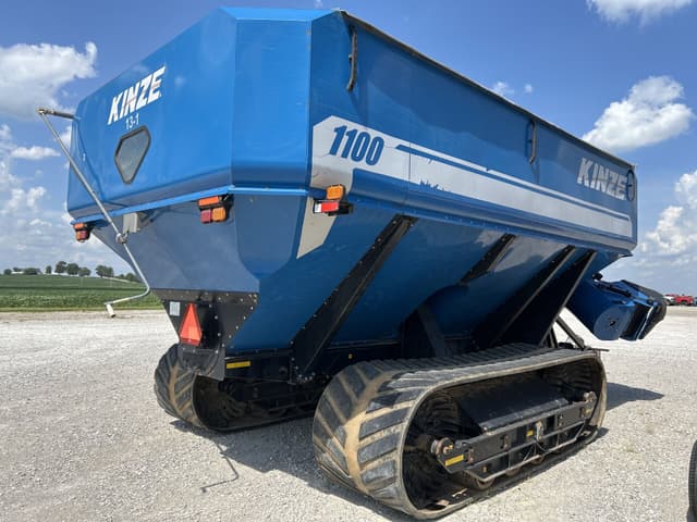 Image of Kinze 1100 equipment image 2