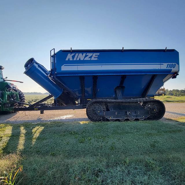 Image of Kinze 1100 equipment image 3