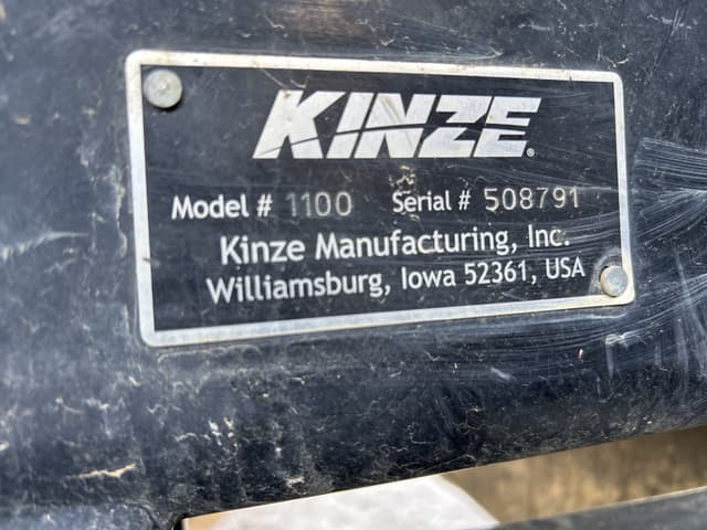 Image of Kinze 1100 equipment image 1