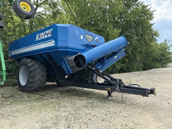Image of Kinze 1100 equipment image 1