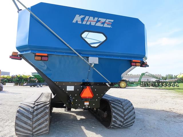 Image of Kinze 1100 equipment image 2