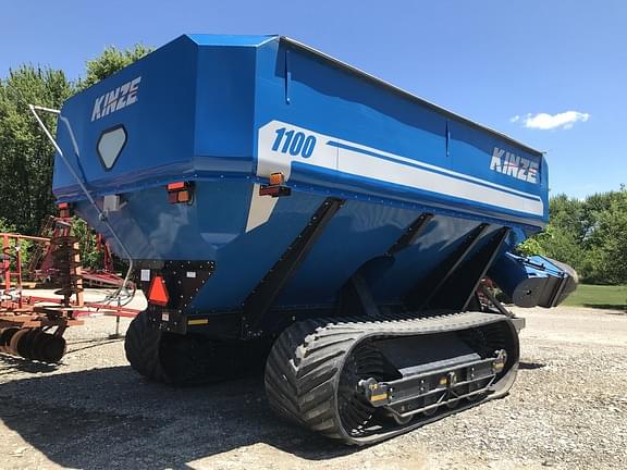 Image of Kinze 1100 equipment image 3