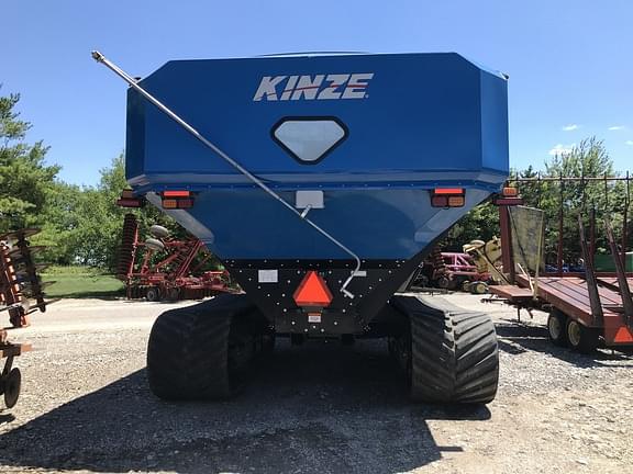 Image of Kinze 1100 equipment image 4