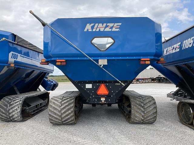 Image of Kinze 1100 equipment image 3