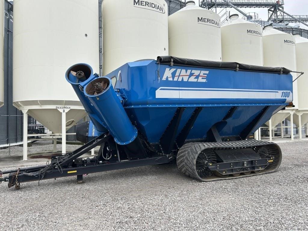 2013 Kinze 1100 Equipment Image0