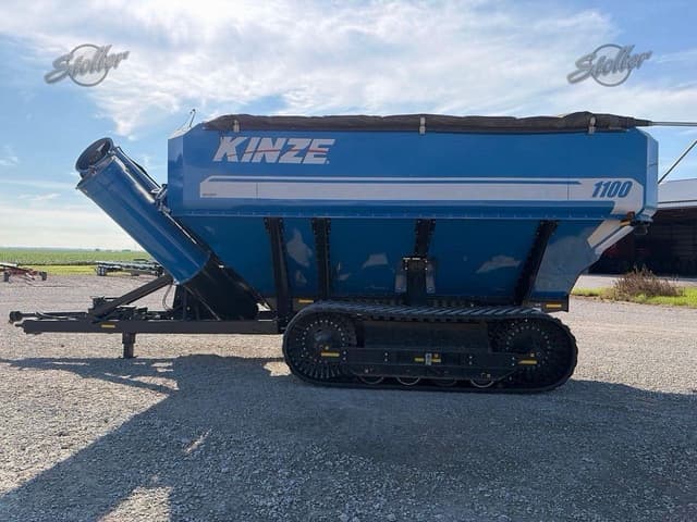 Image of Kinze 1100 equipment image 4