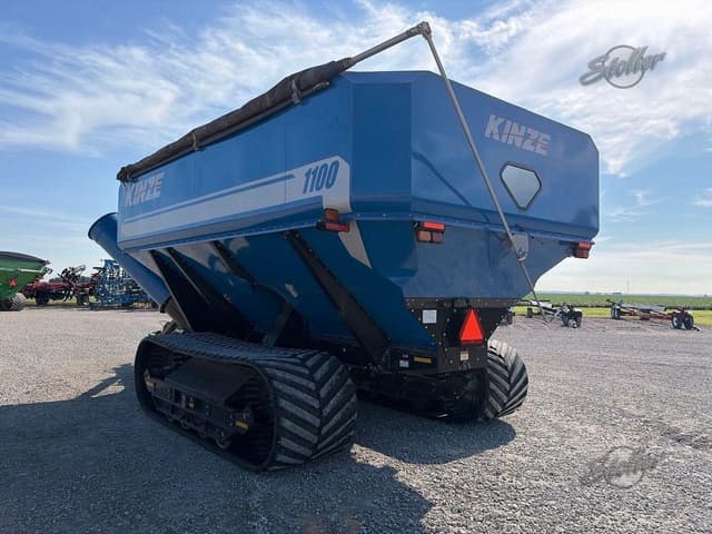 Image of Kinze 1100 equipment image 3