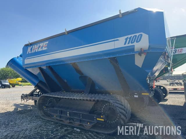 Image of Kinze 1100 equipment image 4