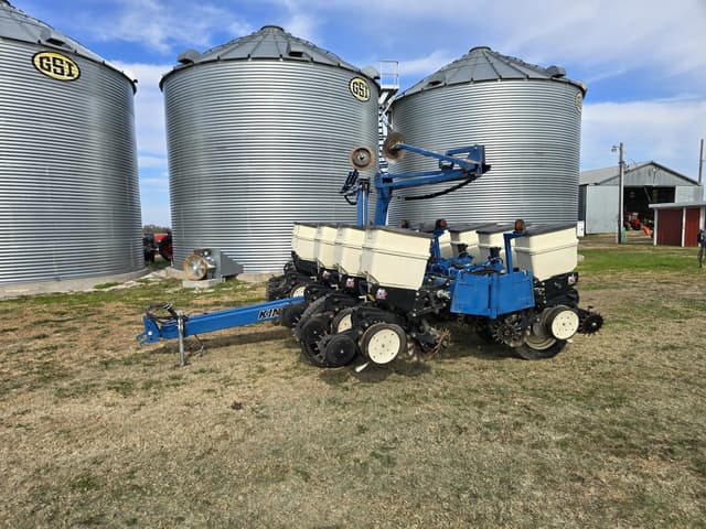 Image of Kinze 3200 equipment image 2