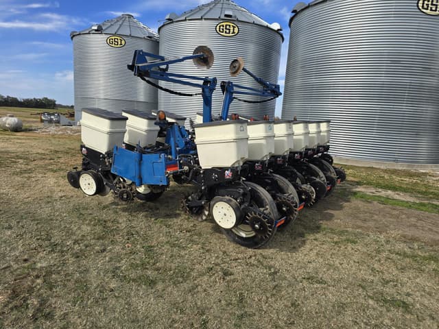 Image of Kinze 3200 equipment image 4