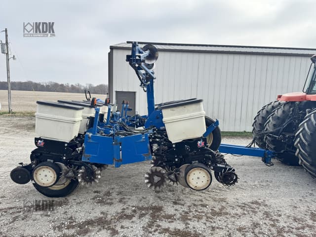 Image of Kinze 3200 equipment image 2