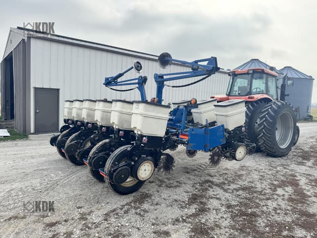 Image of Kinze 3200 equipment image 3