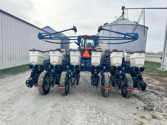 Image of Kinze 3200 equipment image 4