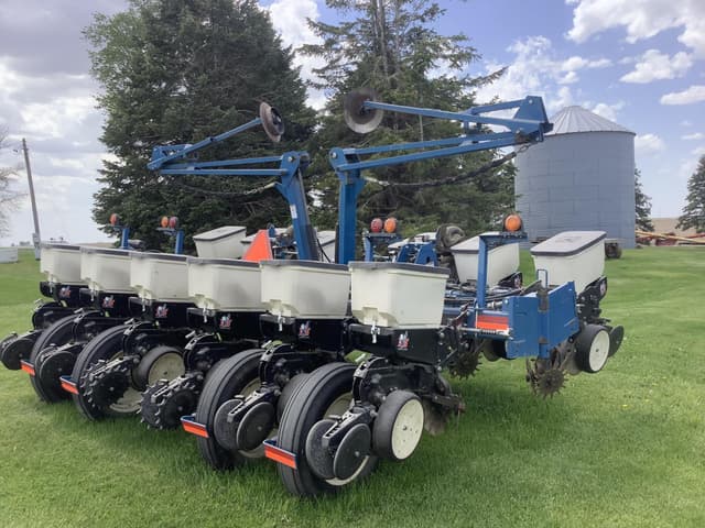 Image of Kinze 3200 equipment image 4