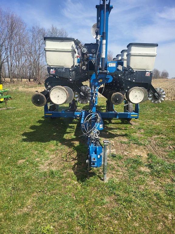 Image of Kinze 3500 equipment image 3