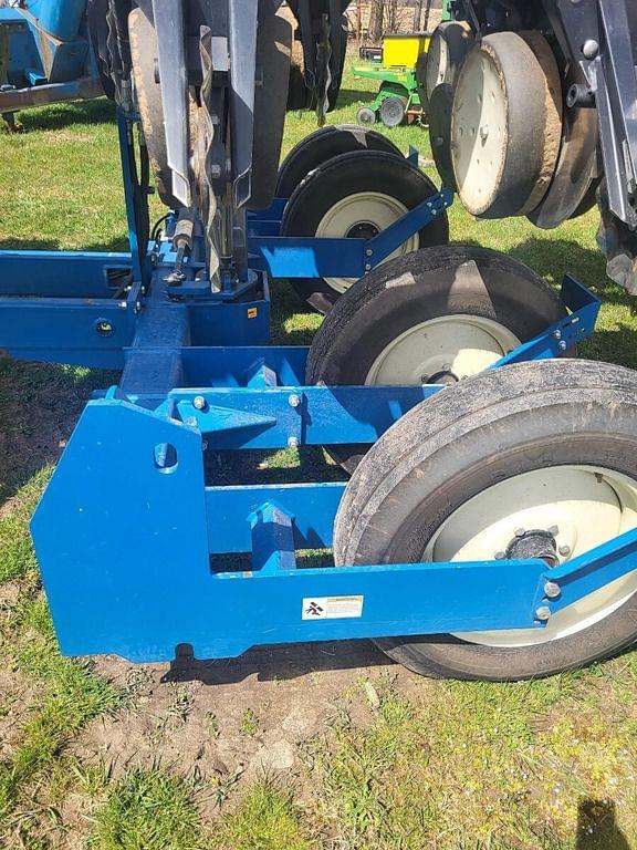 Image of Kinze 3500 equipment image 4