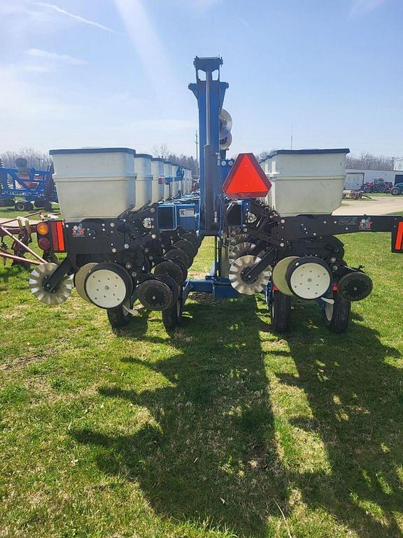 Image of Kinze 3500 equipment image 1