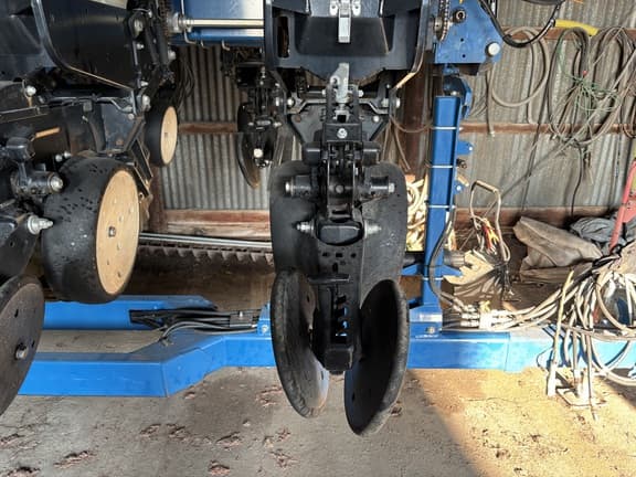 Image of Kinze 3500 equipment image 1