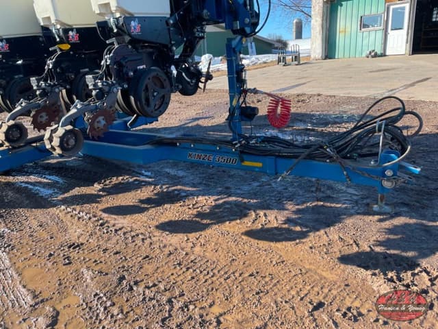 Image of Kinze 3500 equipment image 3
