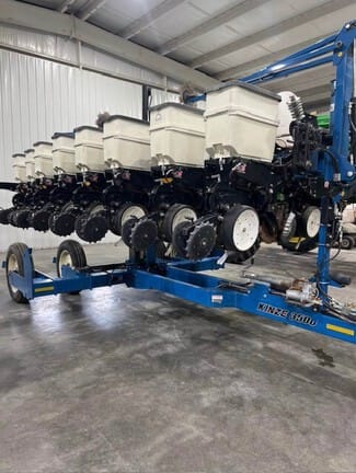 2013 Kinze 3500 Equipment Image0