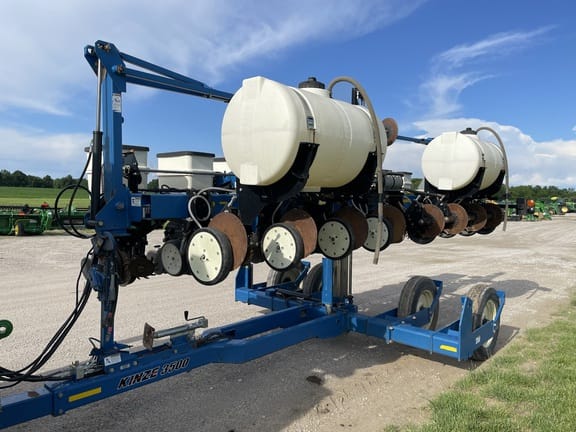 2013 Kinze 3500 Equipment Image0