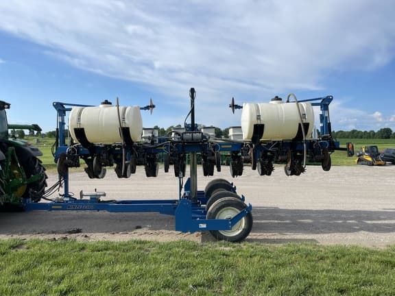 Image of Kinze 3500 equipment image 1