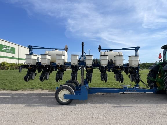 Image of Kinze 3500 equipment image 3
