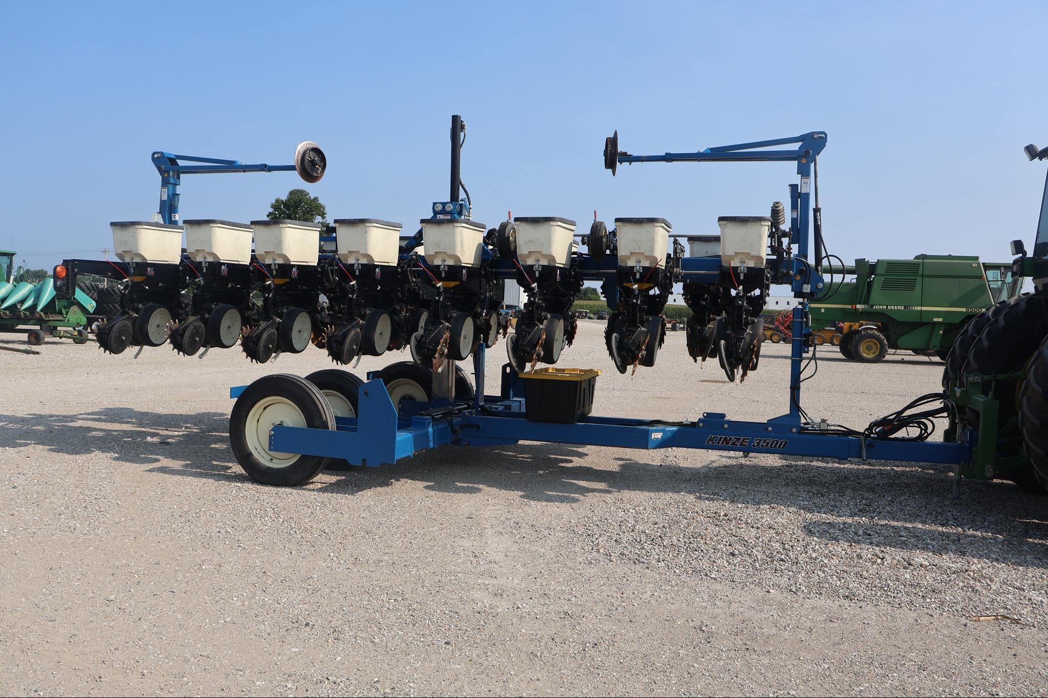 2013 Kinze 3500 Equipment Image0
