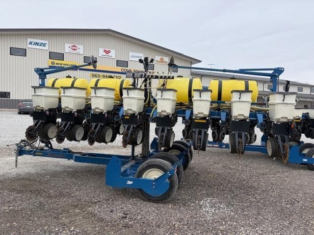 Image of Kinze 3500 equipment image 1