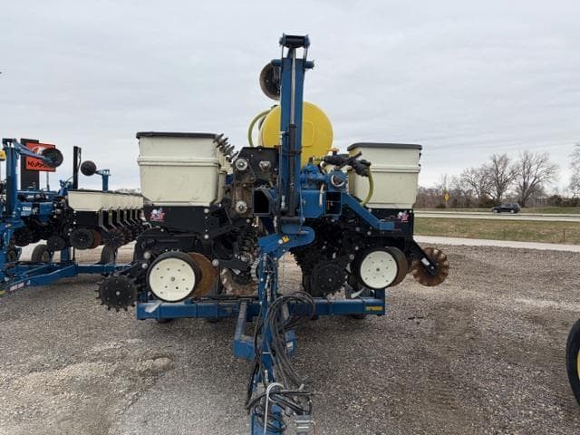 Image of Kinze 3500 equipment image 2
