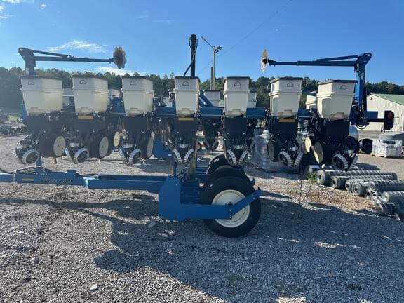 Image of Kinze 3500 equipment image 1