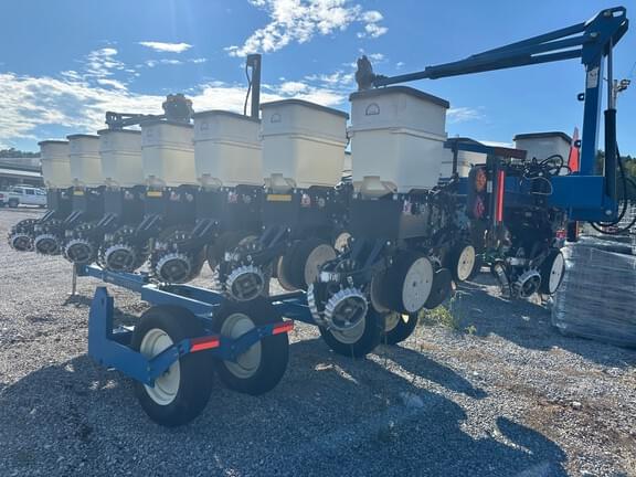Image of Kinze 3500 equipment image 2