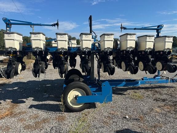 Image of Kinze 3500 equipment image 4