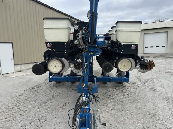 Image of Kinze 3500 equipment image 2
