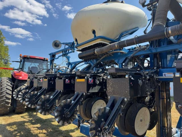 Image of Kinze 3600 equipment image 4