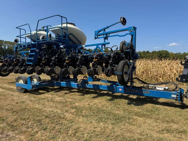Image of Kinze 3600 equipment image 1