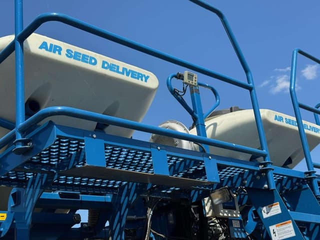 Image of Kinze 3600 equipment image 3