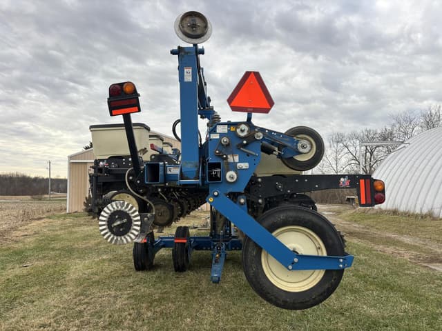 Image of Kinze 3600 equipment image 3