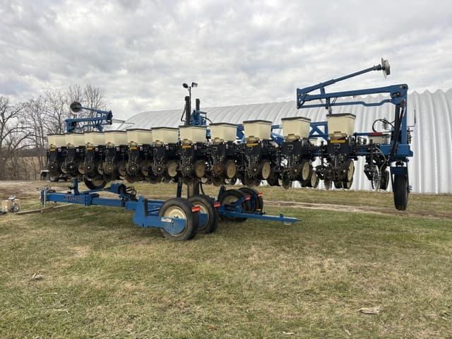 Image of Kinze 3600 equipment image 1
