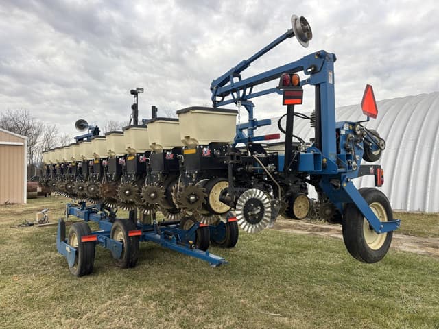 Image of Kinze 3600 equipment image 2