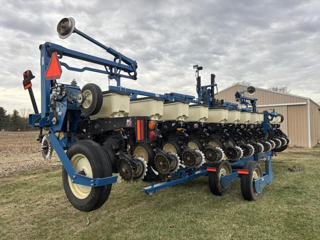 Image of Kinze 3600 equipment image 4