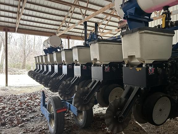 Image of Kinze 3600 equipment image 2