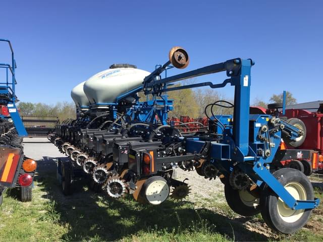 Image of Kinze 3600 equipment image 4