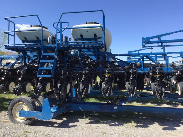 Image of Kinze 3600 equipment image 1