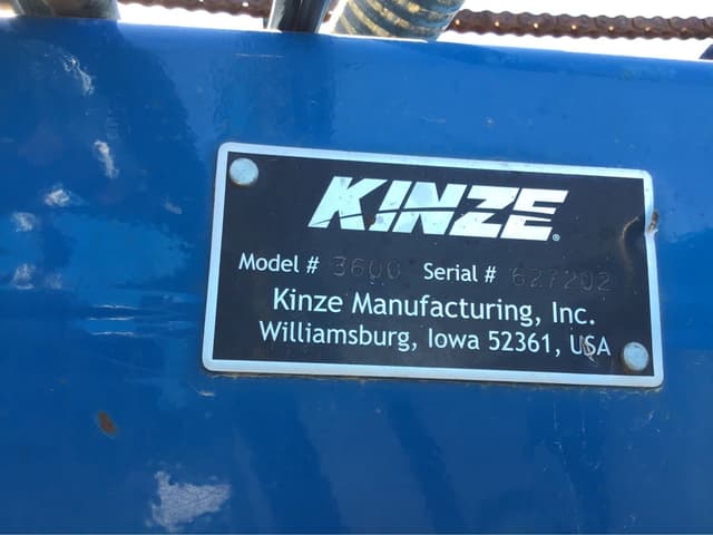 Image of Kinze 3600 equipment image 1