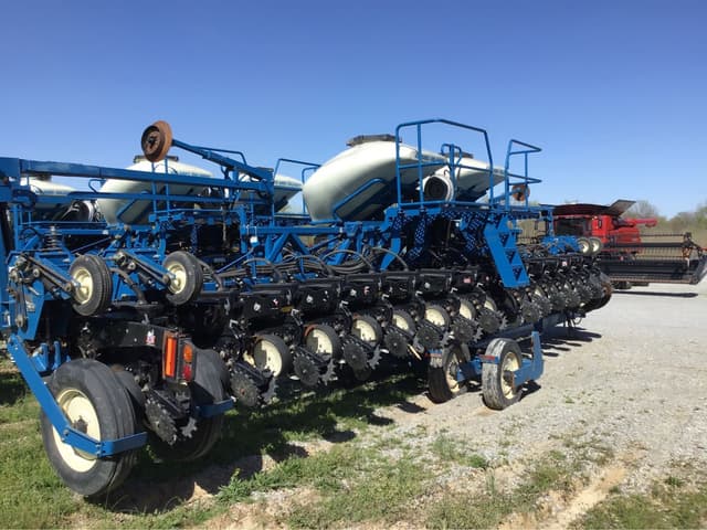 Image of Kinze 3600 equipment image 2
