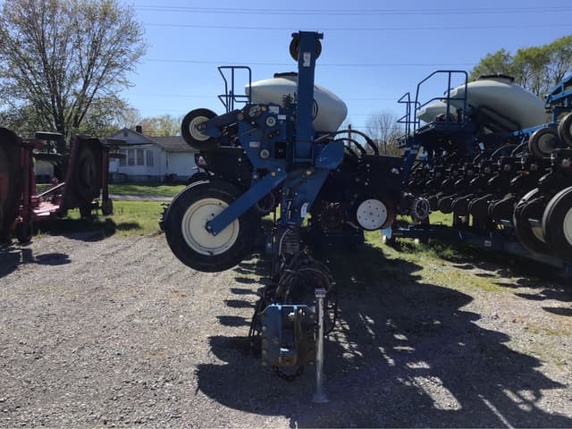Image of Kinze 3600 equipment image 2